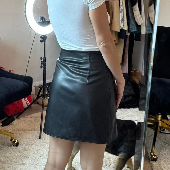 Christian Dior - 100% Lamb Skin Leather Skirt - 100% silk lining. Size US 4 - Picture 6 of 6